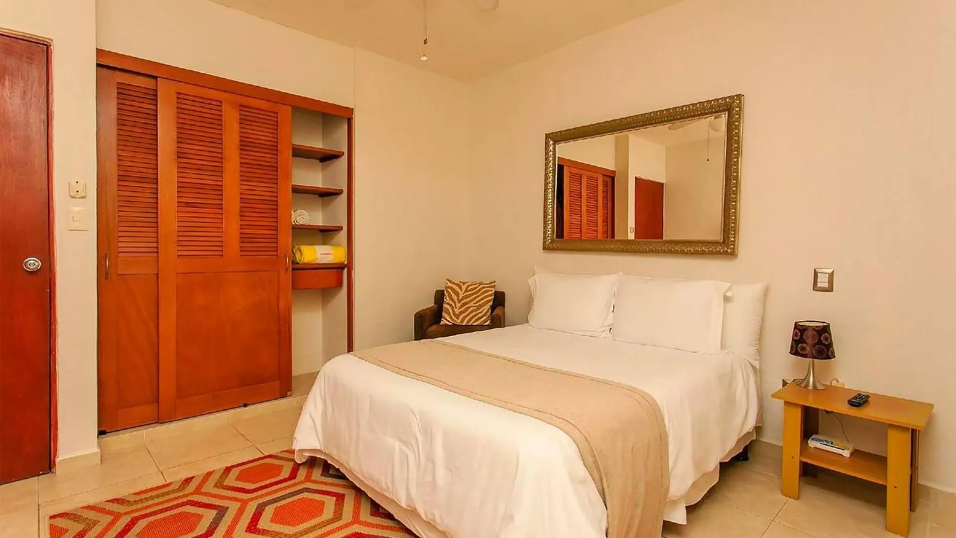 2 Bedroom- Tropical Oasis In The Heart Of Playa Del Carmen - At Gaviotas 度假居